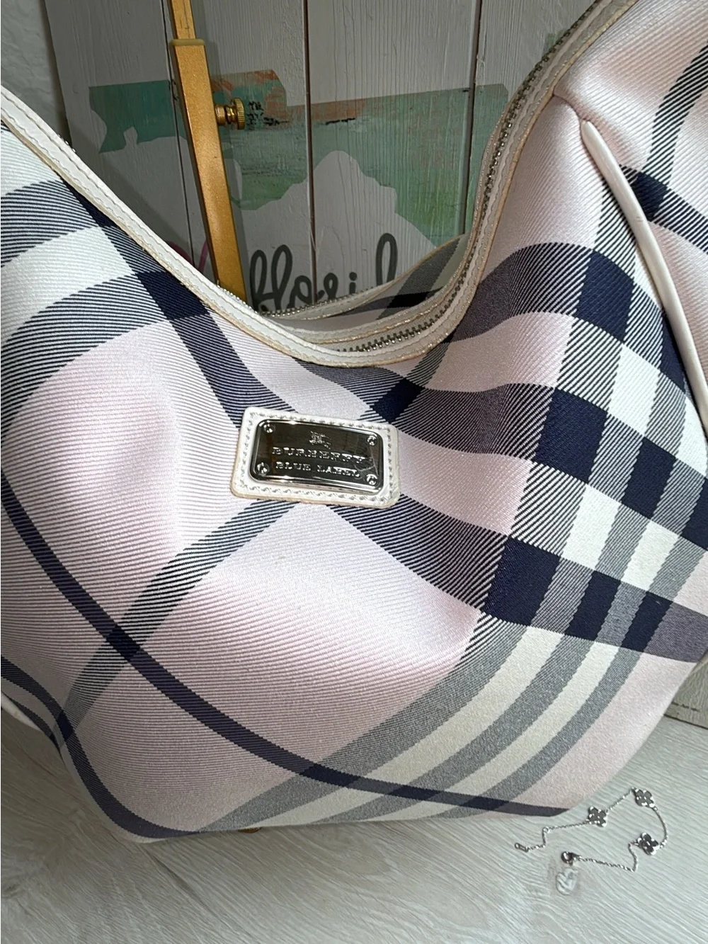Very nice Blue Label BURBERRY hobo BAG , pink nova check authenticated !!